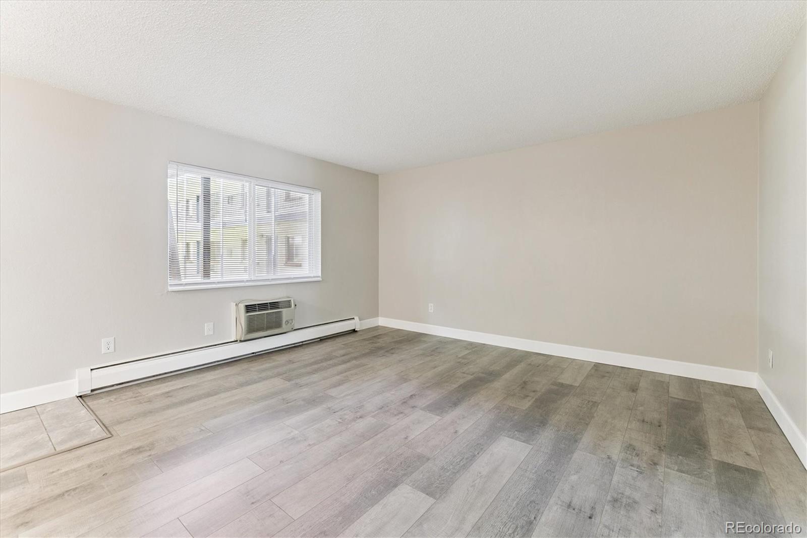 MLS Image #6 for 2225 s jasmine street 102,denver, Colorado