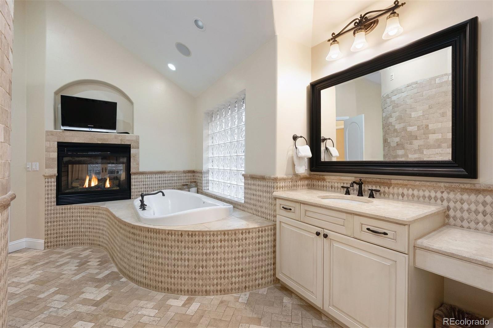 MLS Image #24 for 2312 s fillmore street,denver, Colorado