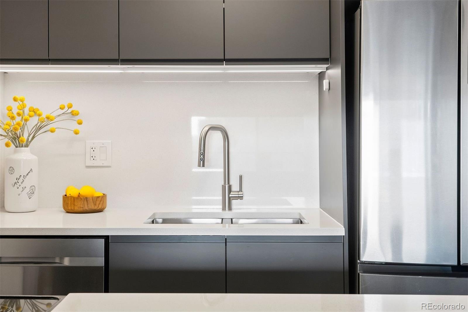 MLS Image #17 for 2  adams street 806,denver, Colorado