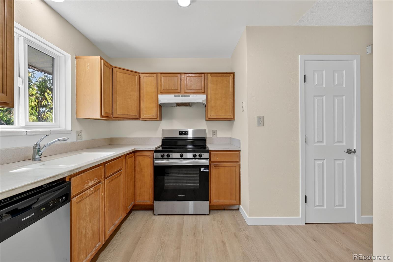 MLS Image #11 for 978 s potomac way,aurora, Colorado