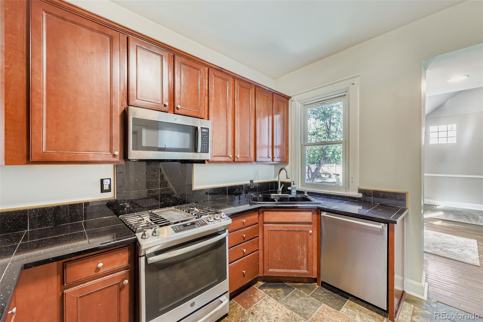 MLS Image #11 for 857 s grant street,denver, Colorado