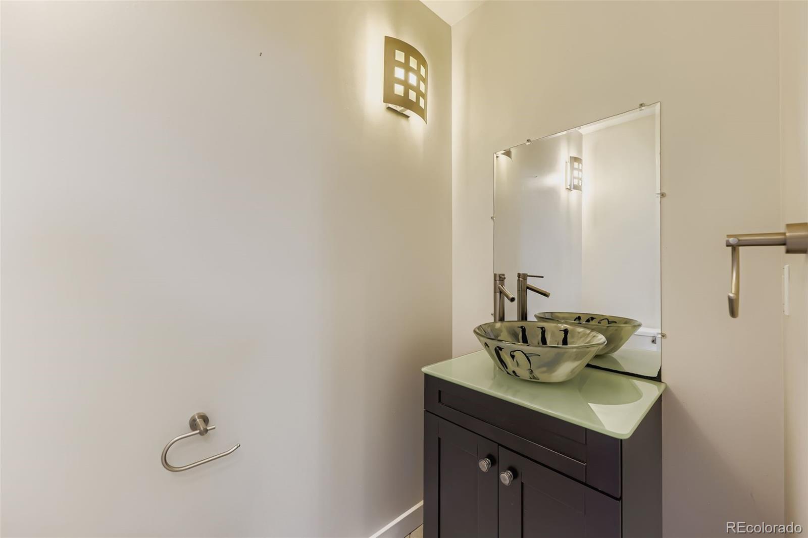 MLS Image #17 for 857 s grant street,denver, Colorado