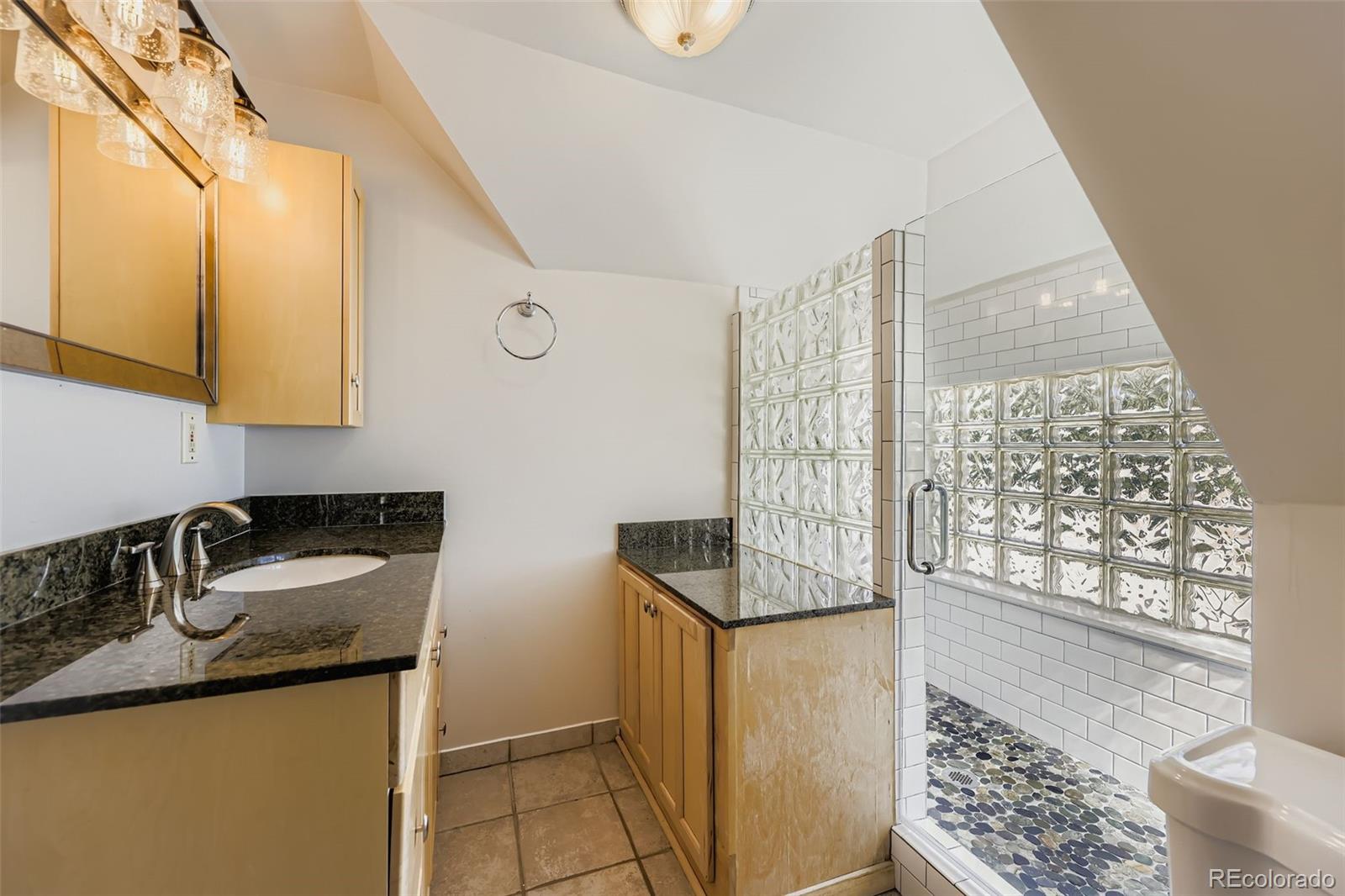 MLS Image #23 for 857 s grant street,denver, Colorado