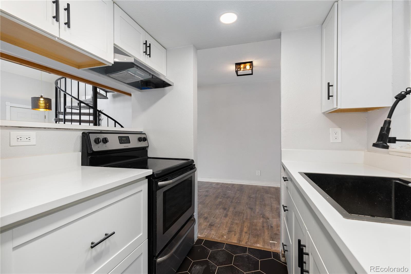 MLS Image #10 for 301 w lehow avenue 11,englewood, Colorado