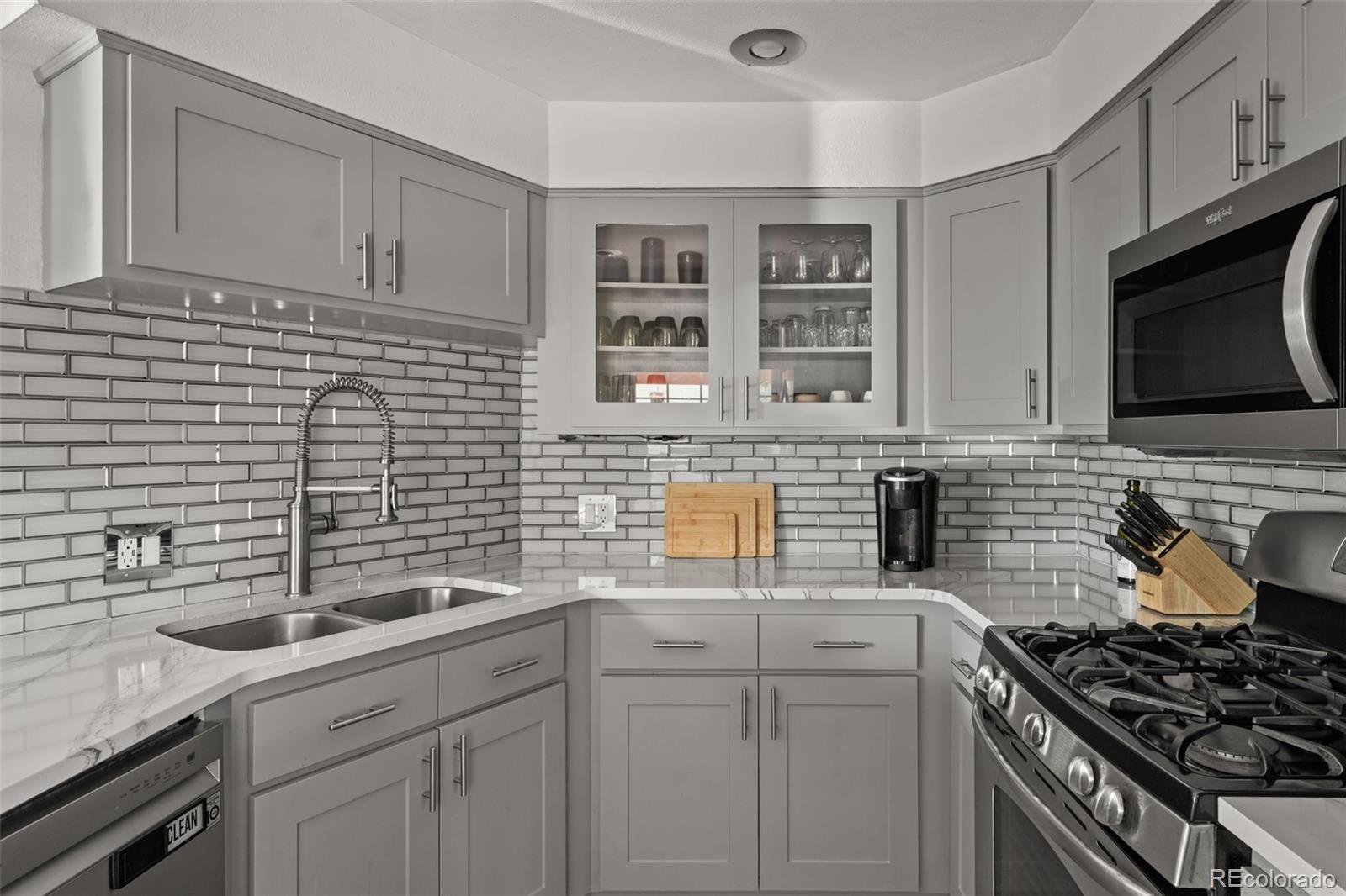 MLS Image #12 for 7030 e 7th avenue,denver, Colorado