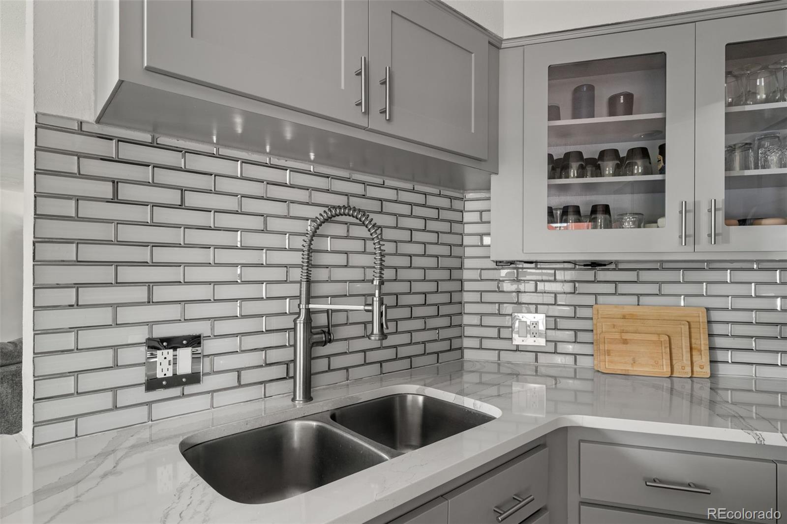 MLS Image #14 for 7030 e 7th avenue,denver, Colorado