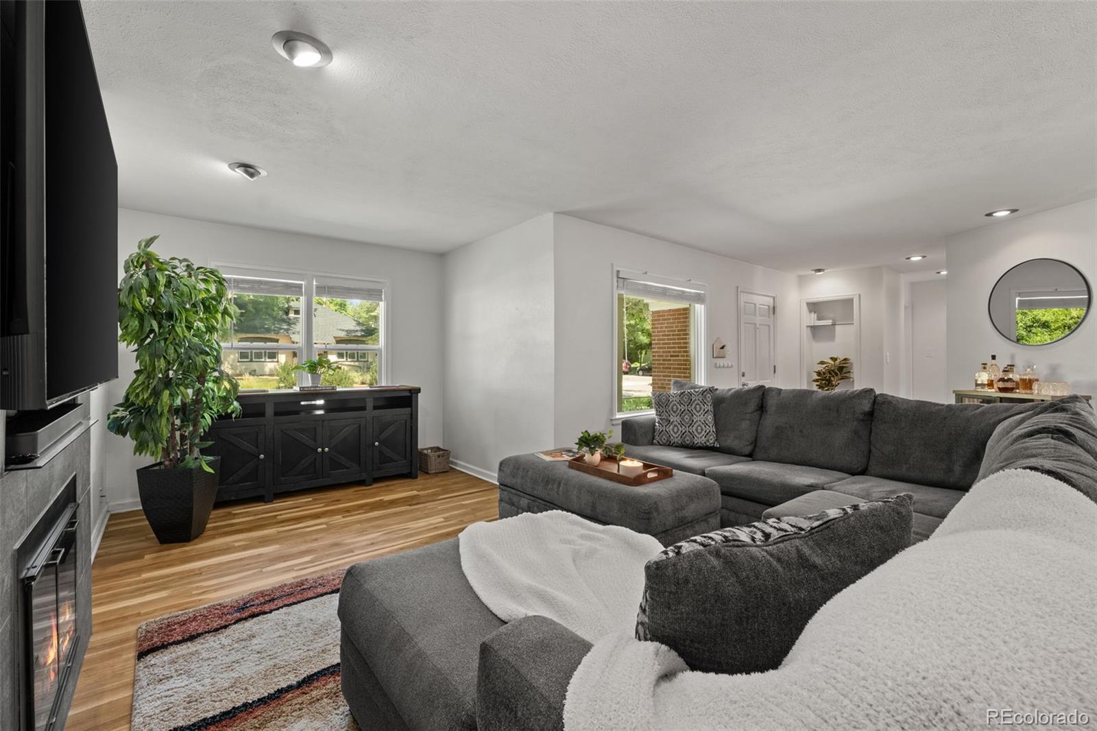 MLS Image #17 for 7030 e 7th avenue,denver, Colorado