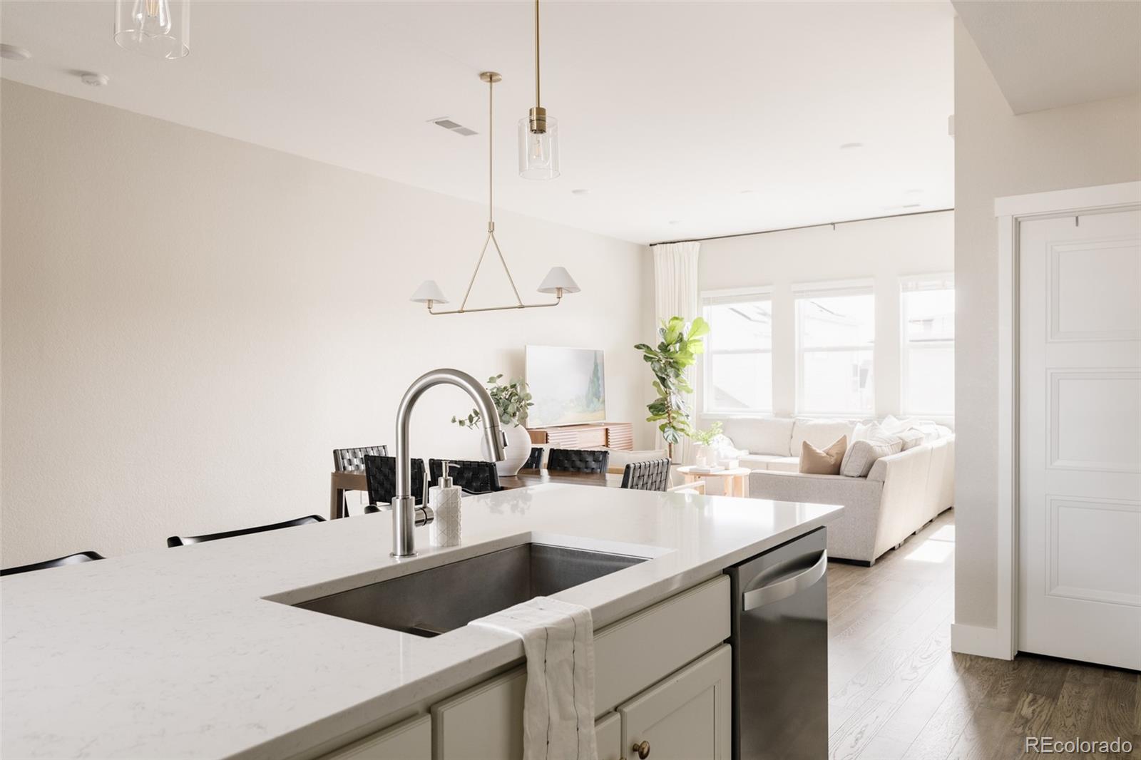 MLS Image #10 for 10098 e 62nd avenue ,denver, Colorado