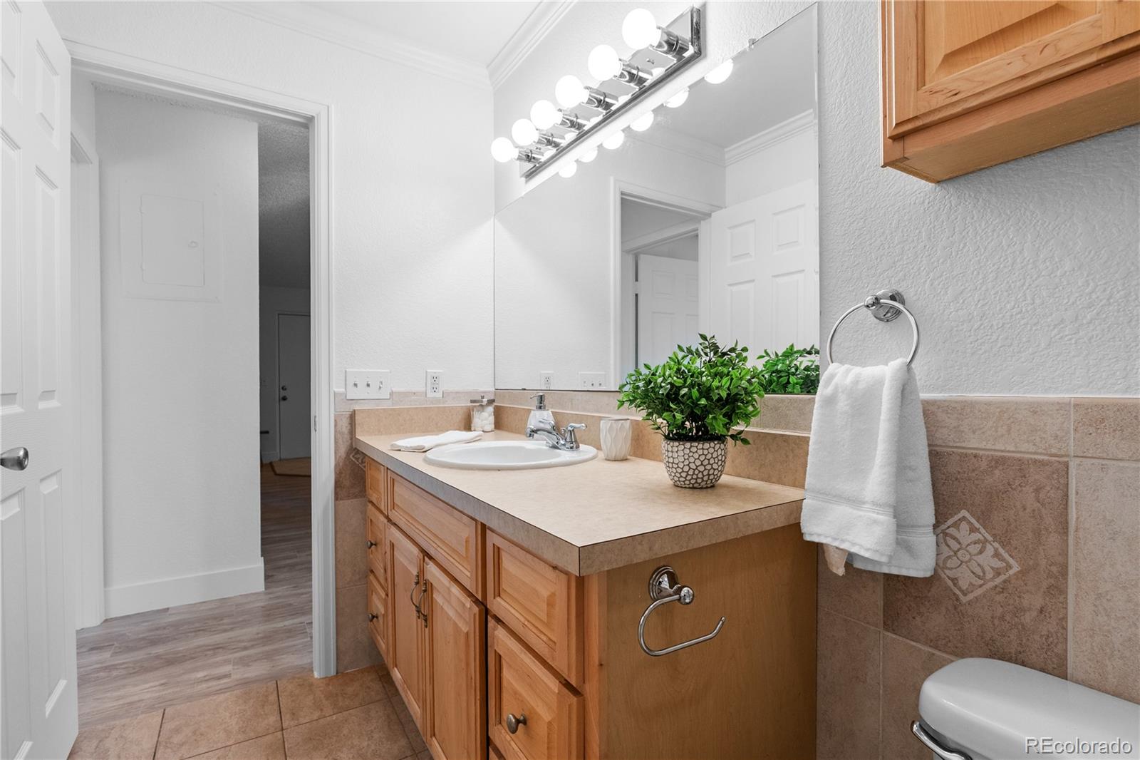 MLS Image #18 for 2225 s jasmine street 103,denver, Colorado
