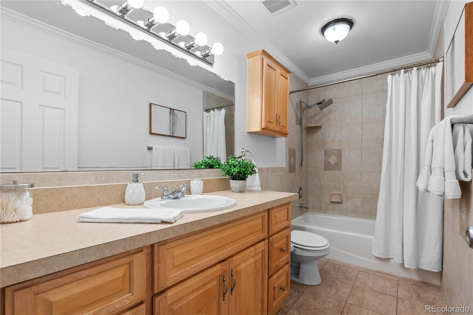MLS Image #7 for 2225 s jasmine street 103,denver, Colorado