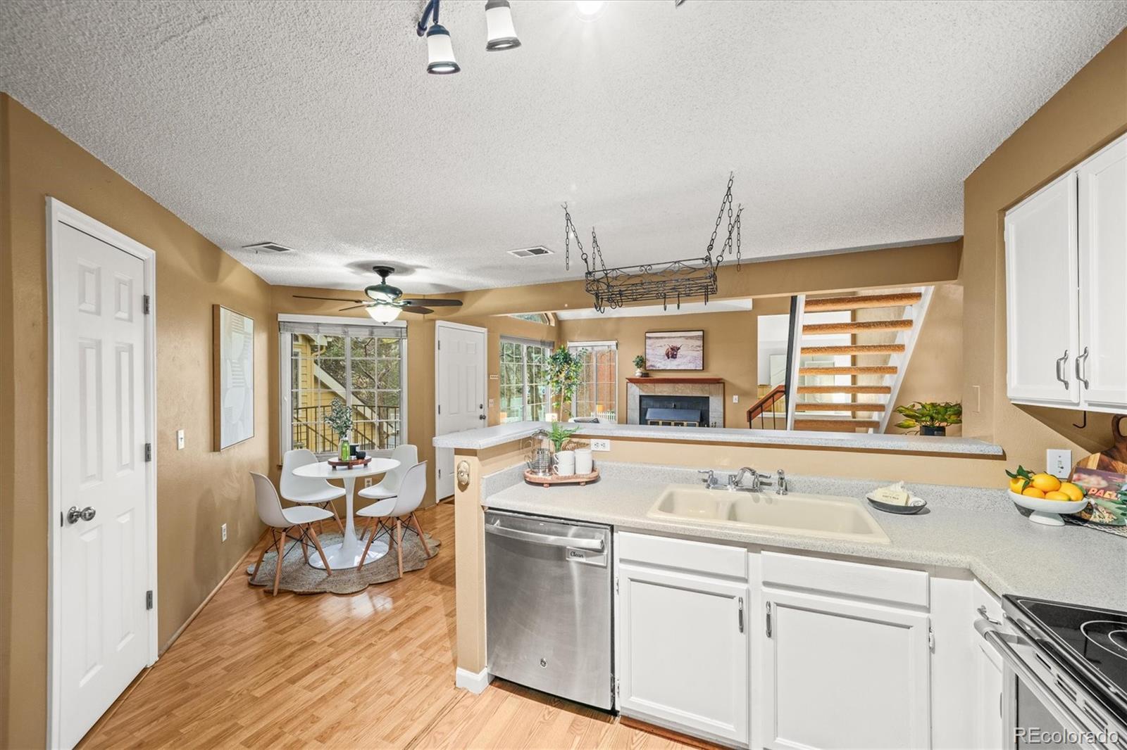 MLS Image #13 for 970 s dahlia street,denver, Colorado