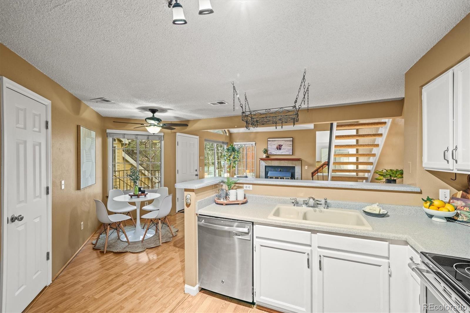 MLS Image #14 for 970 s dahlia street,denver, Colorado