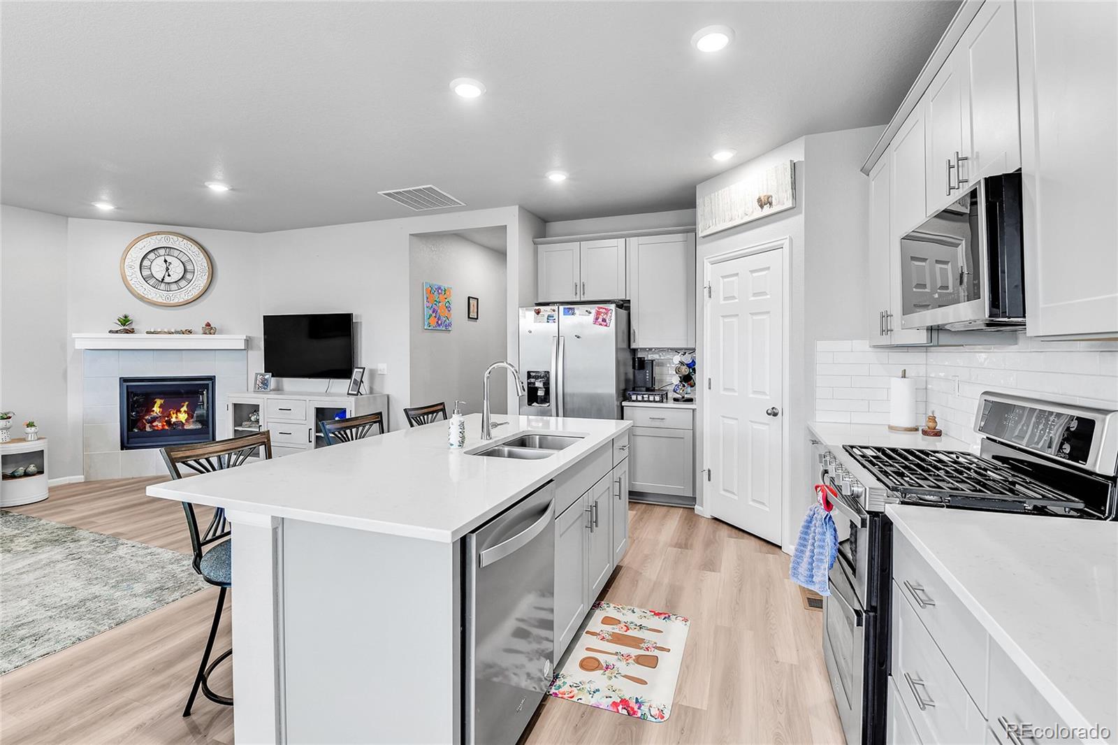 MLS Image #3 for 9230  sedalia street,commerce city, Colorado