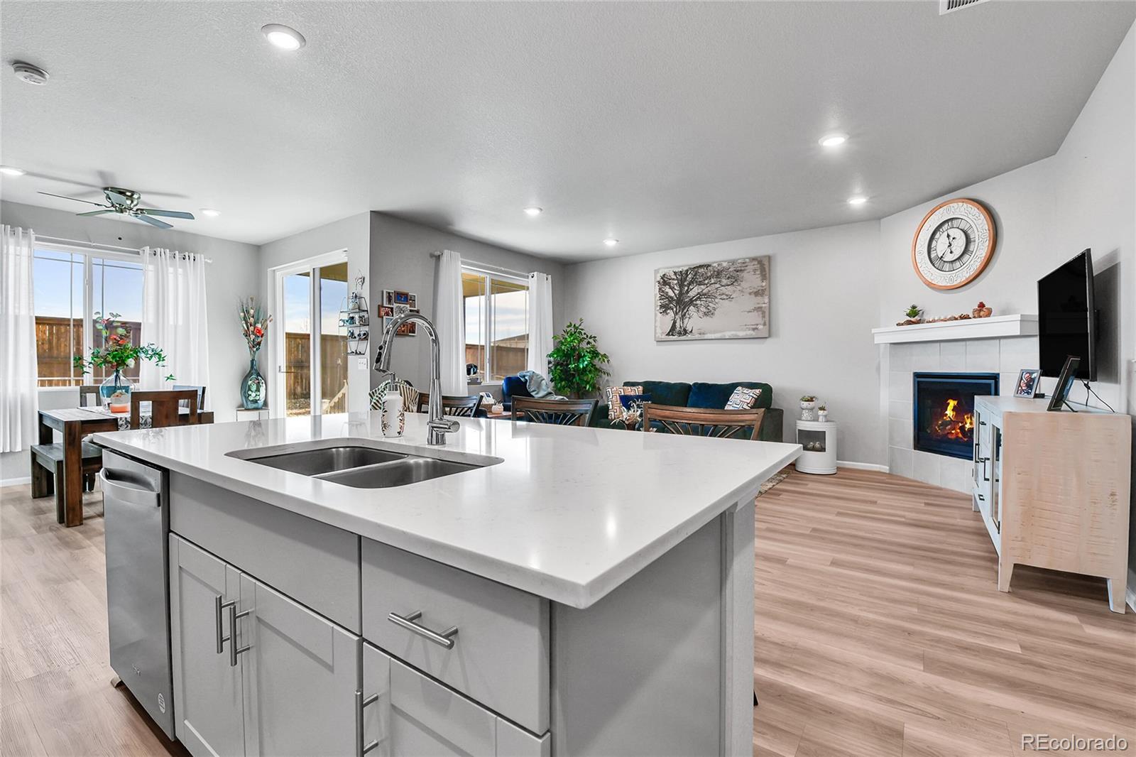 MLS Image #5 for 9230  sedalia street,commerce city, Colorado