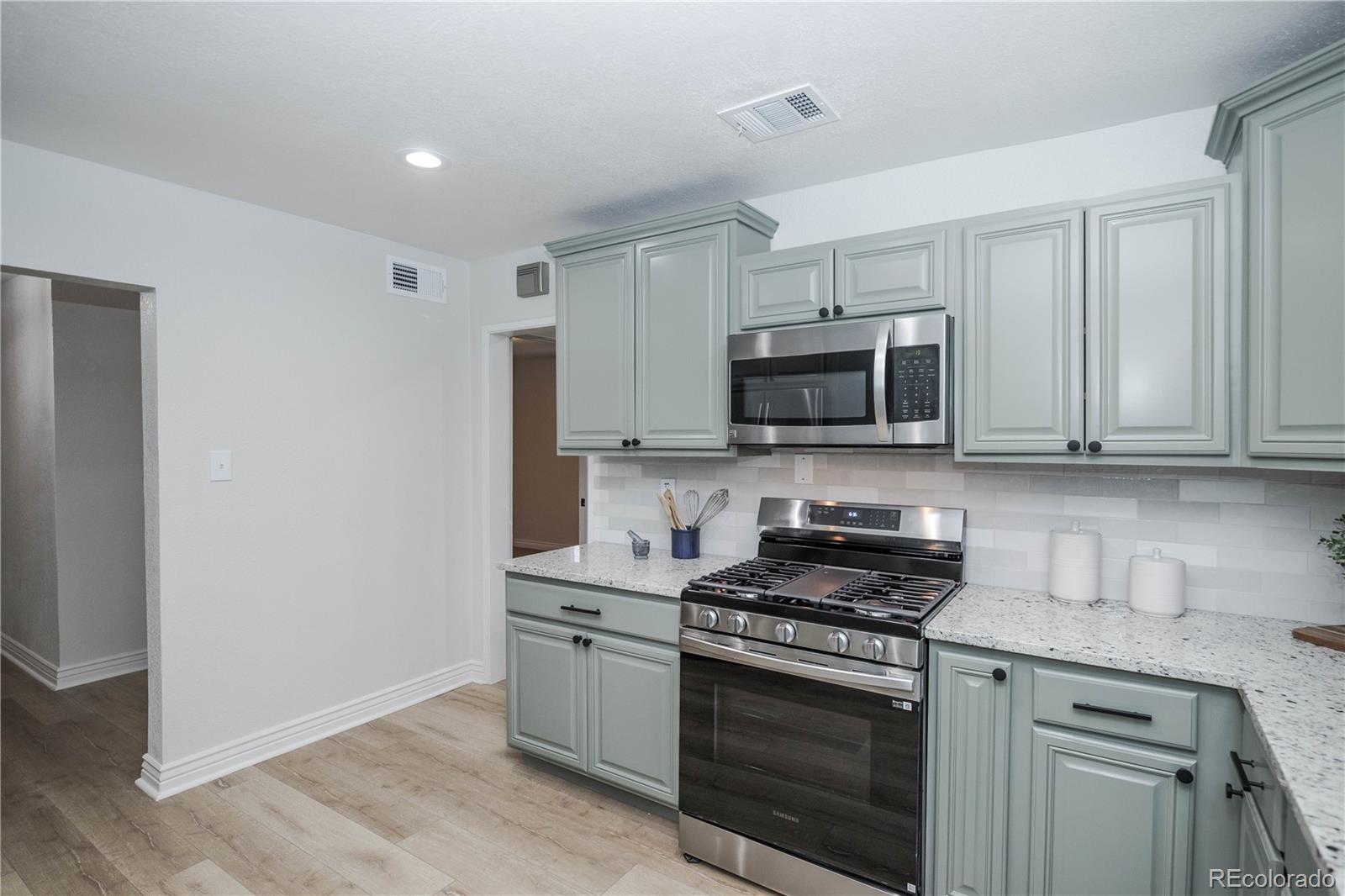 MLS Image #10 for 13360 e 7th avenue,aurora, Colorado
