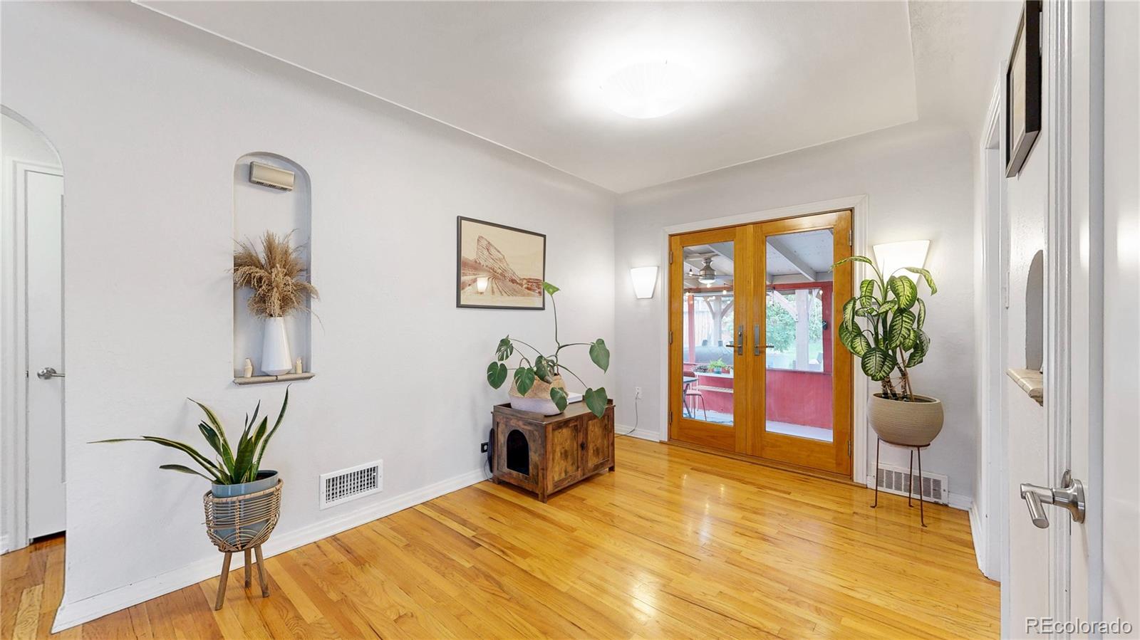 MLS Image #11 for 940  grape street,denver, Colorado