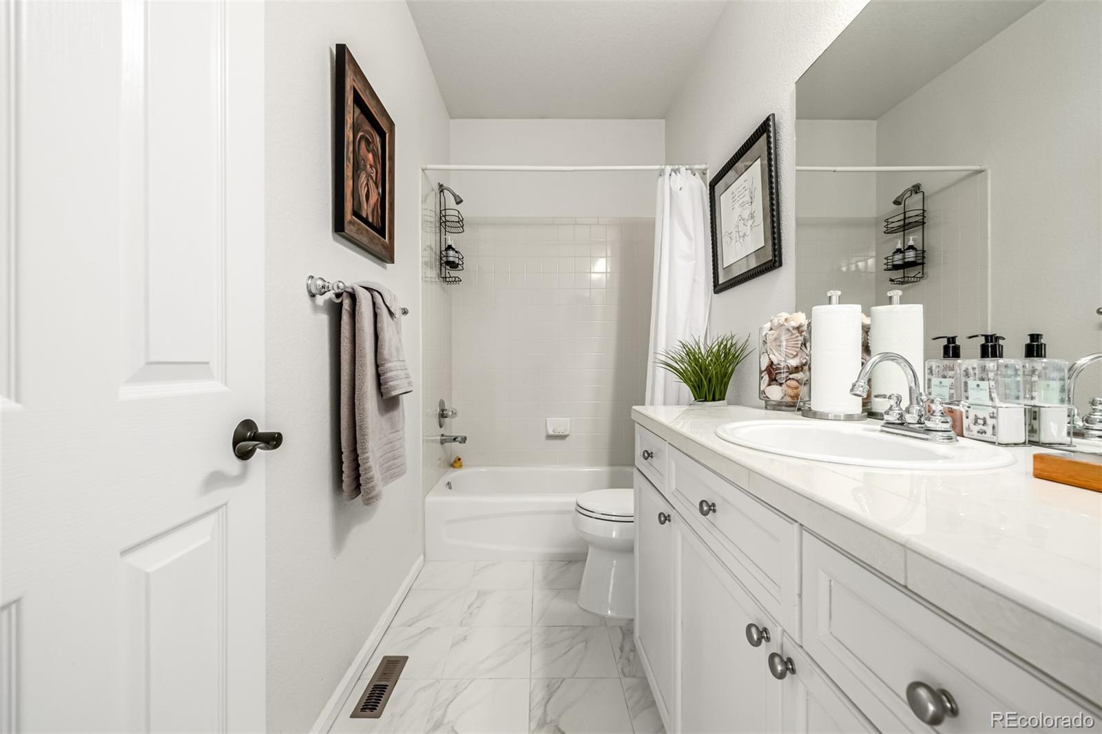 MLS Image #25 for 7722 e 6th place,denver, Colorado