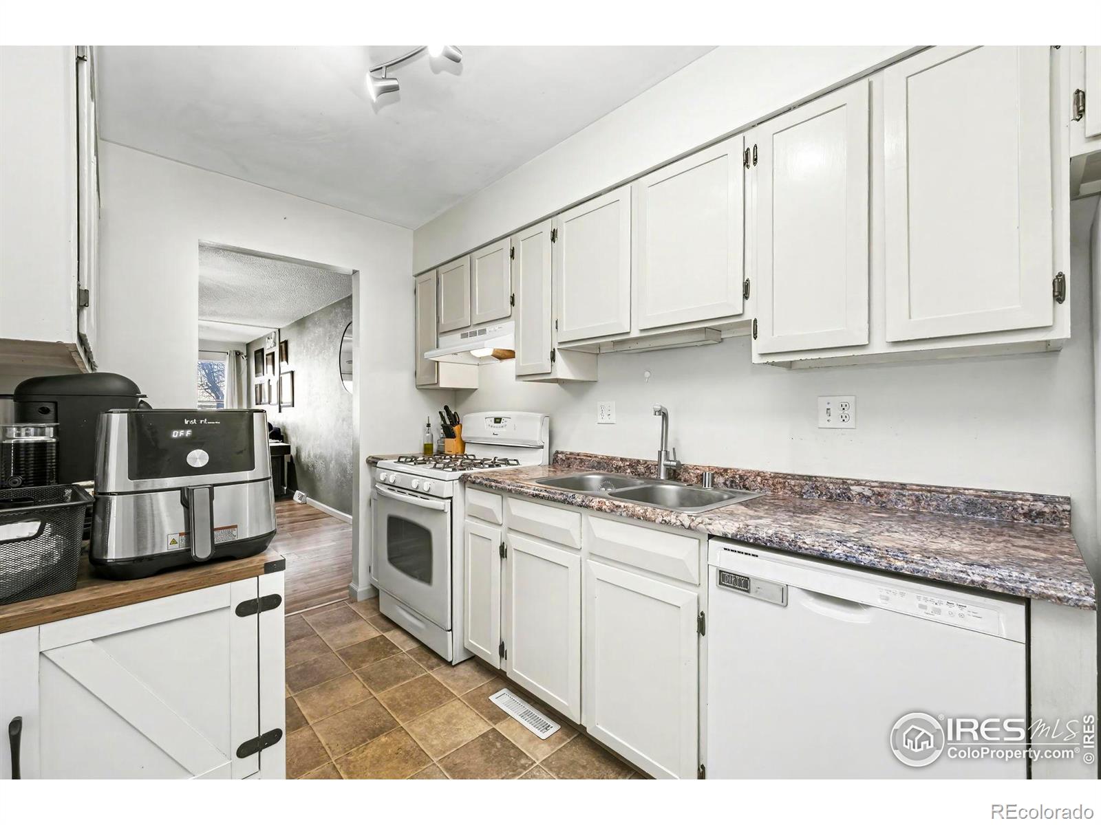 MLS Image #3 for 1975  28th avenue,greeley, Colorado