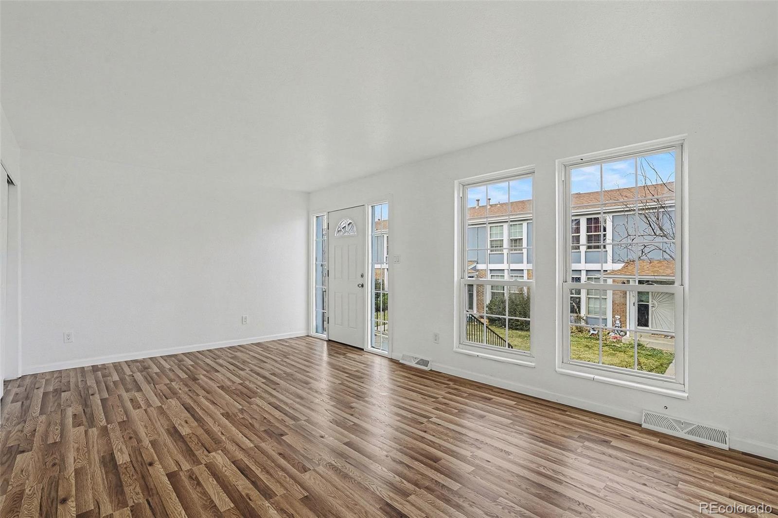 MLS Image #3 for 141  oakland court,aurora, Colorado