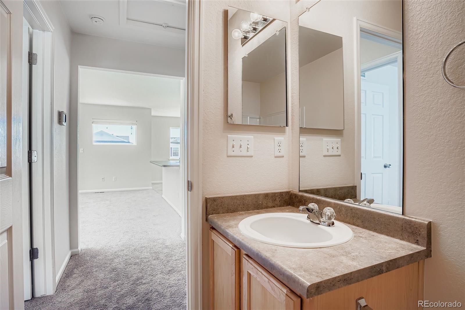 MLS Image #13 for 18649 e 46th place,denver, Colorado