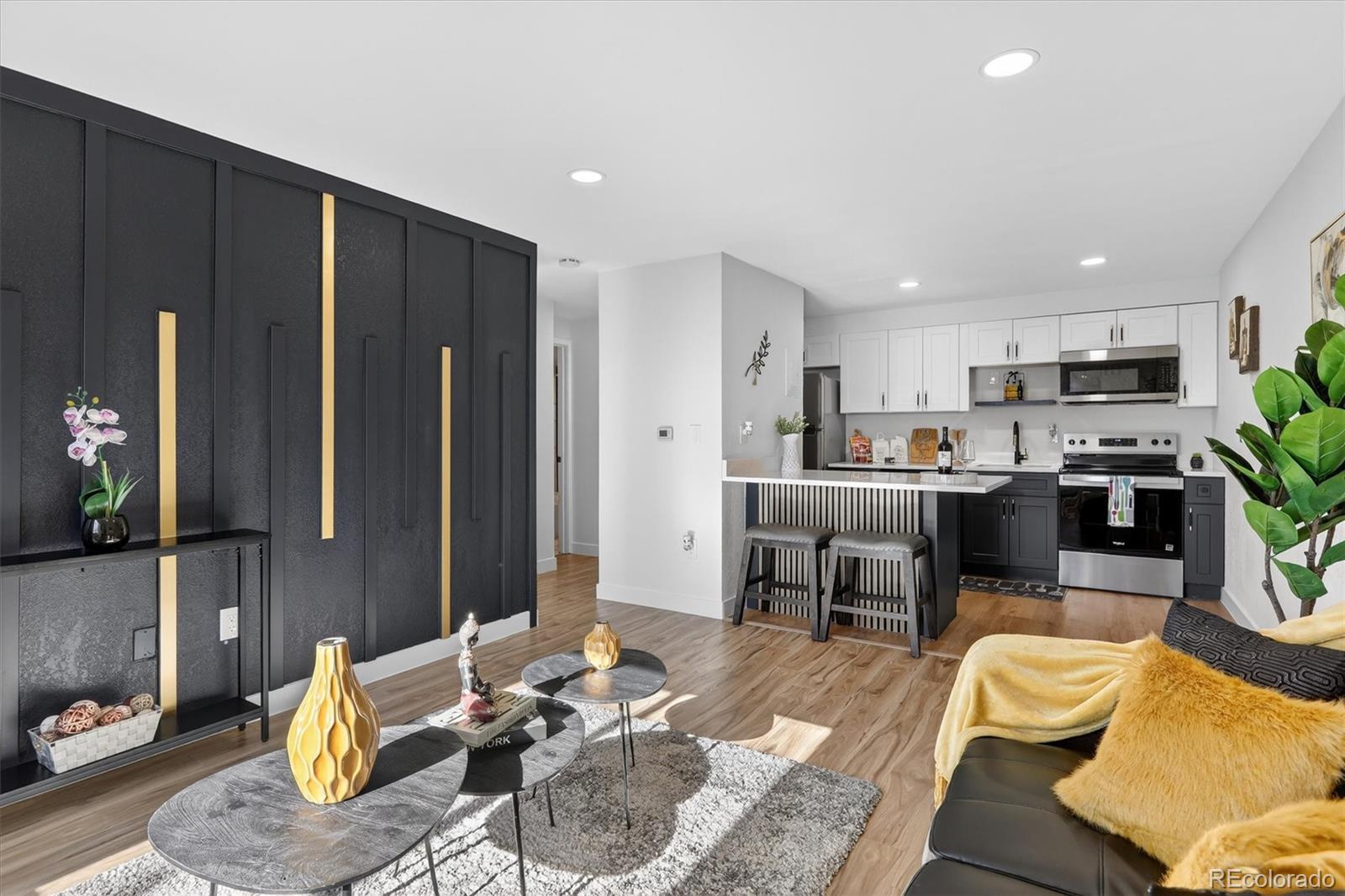 MLS Image #17 for 1008 n corona street 405,denver, Colorado