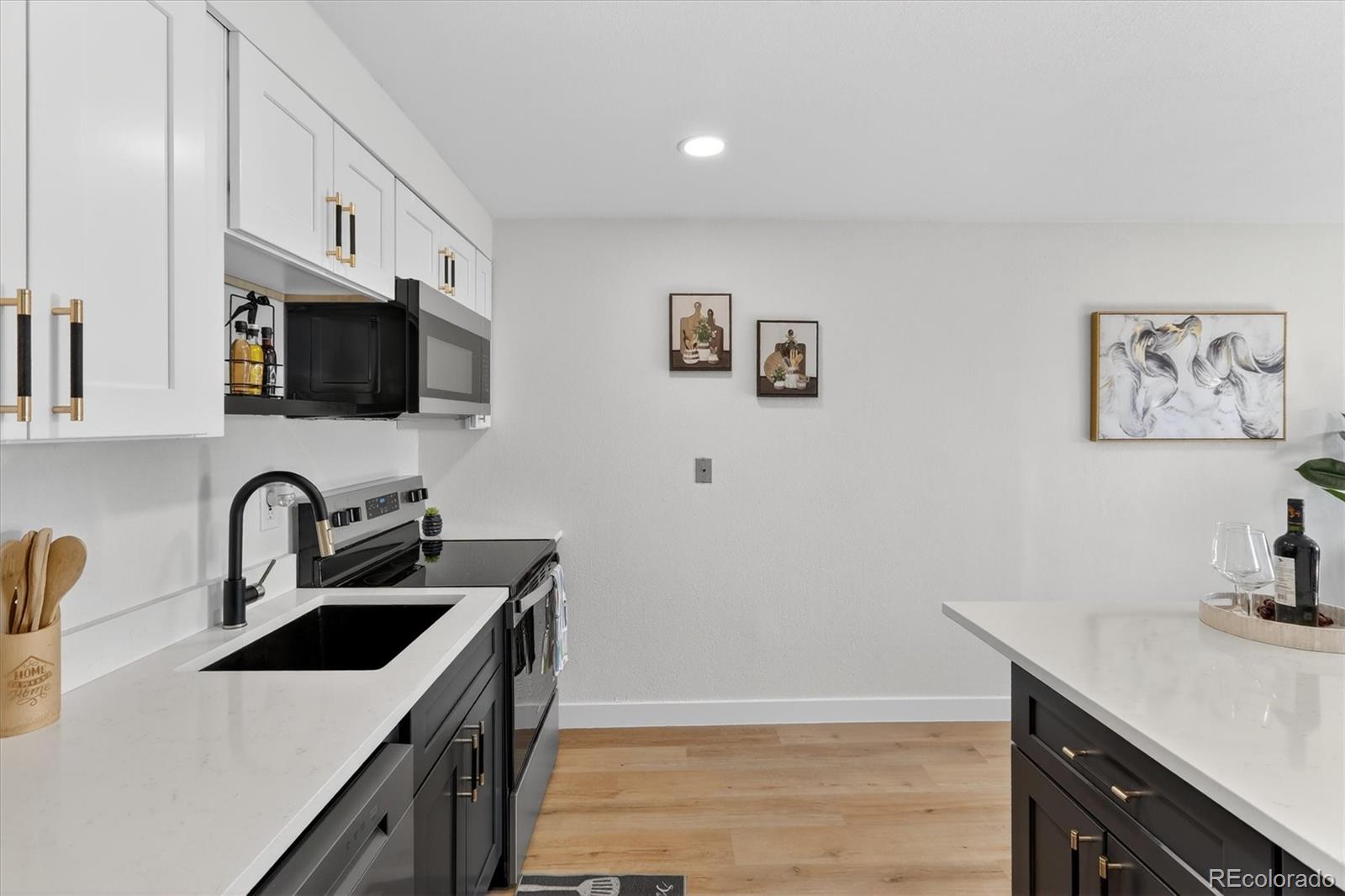 MLS Image #6 for 1008 n corona street 405,denver, Colorado
