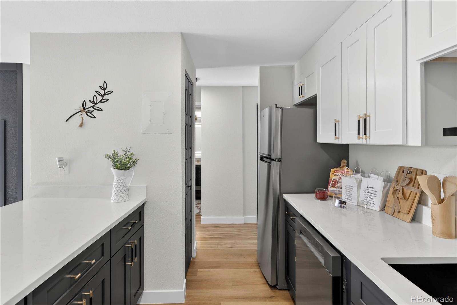MLS Image #7 for 1008 n corona street 405,denver, Colorado