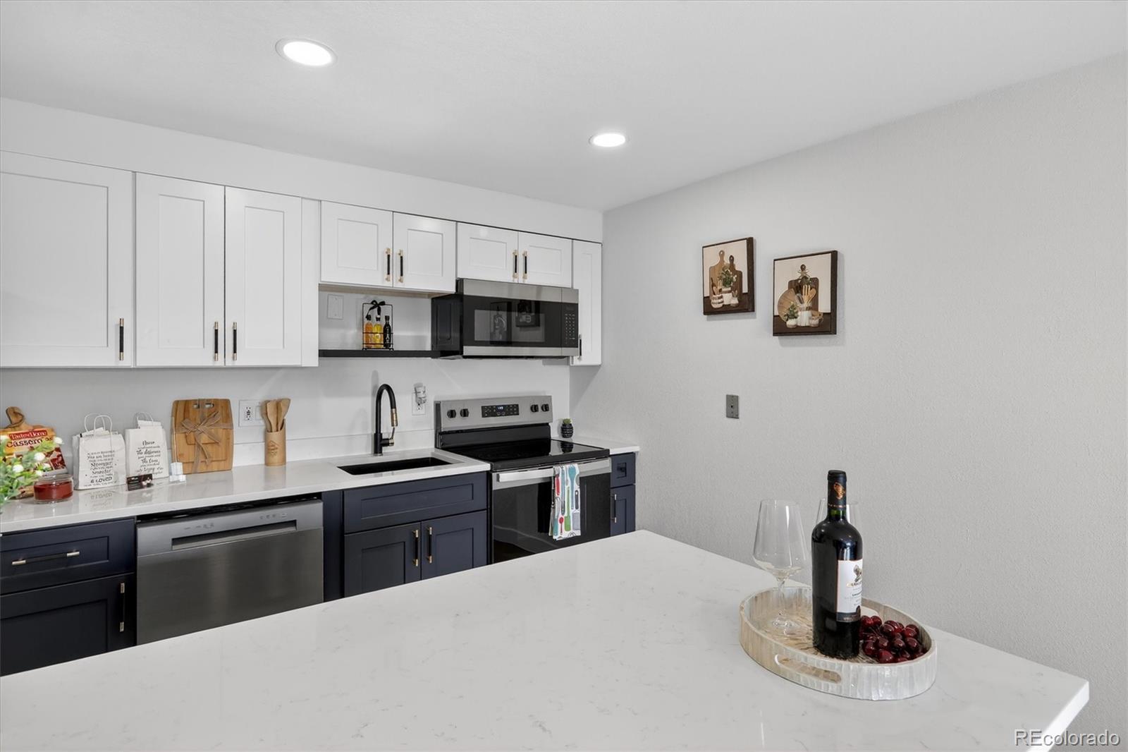 MLS Image #8 for 1008 n corona street 405,denver, Colorado