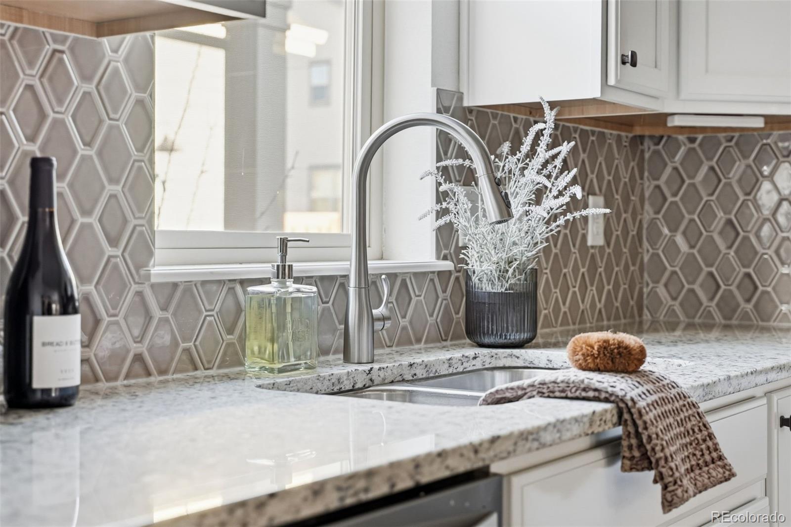 MLS Image #16 for 11248 e 25th drive,aurora, Colorado