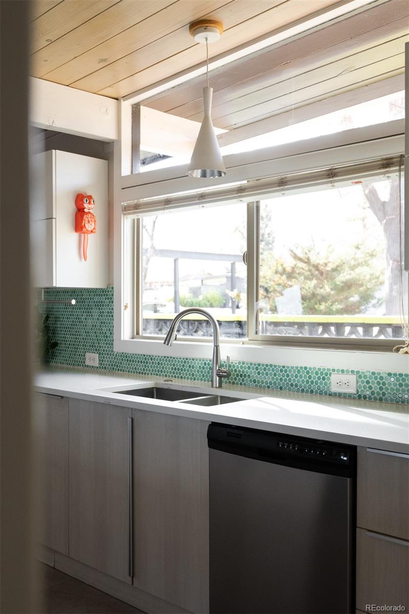 MLS Image #10 for 1838 s jasmine street,denver, Colorado