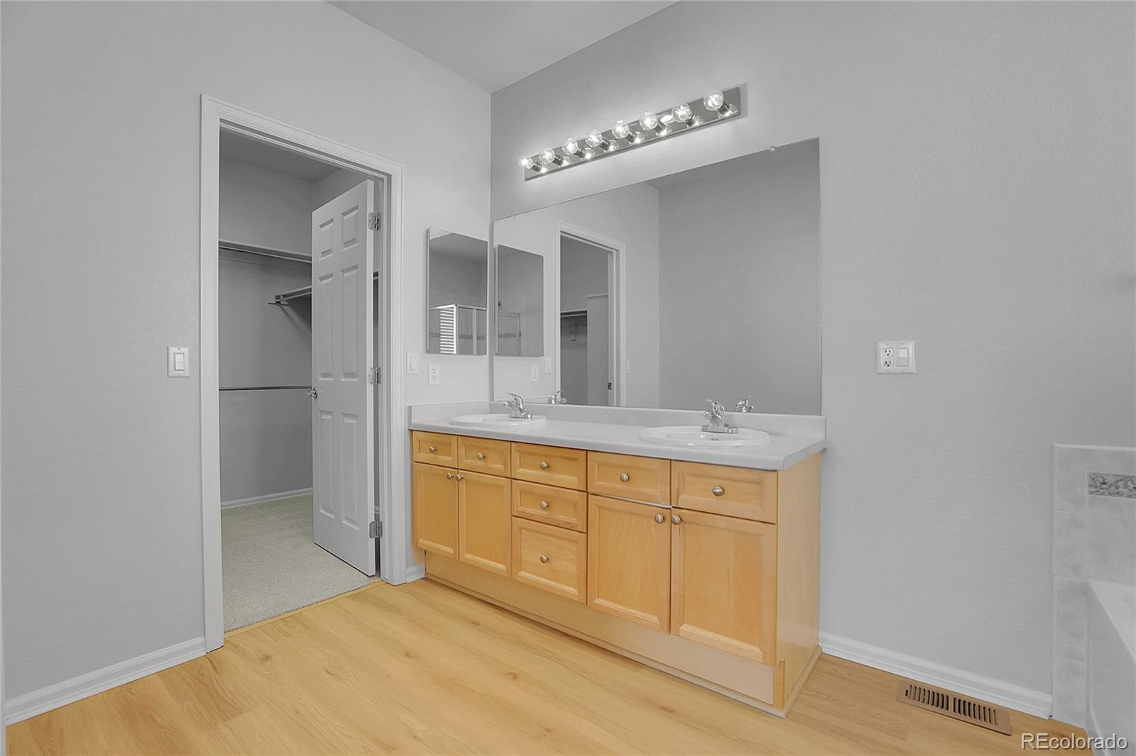 MLS Image #11 for 23418 e long place,aurora, Colorado