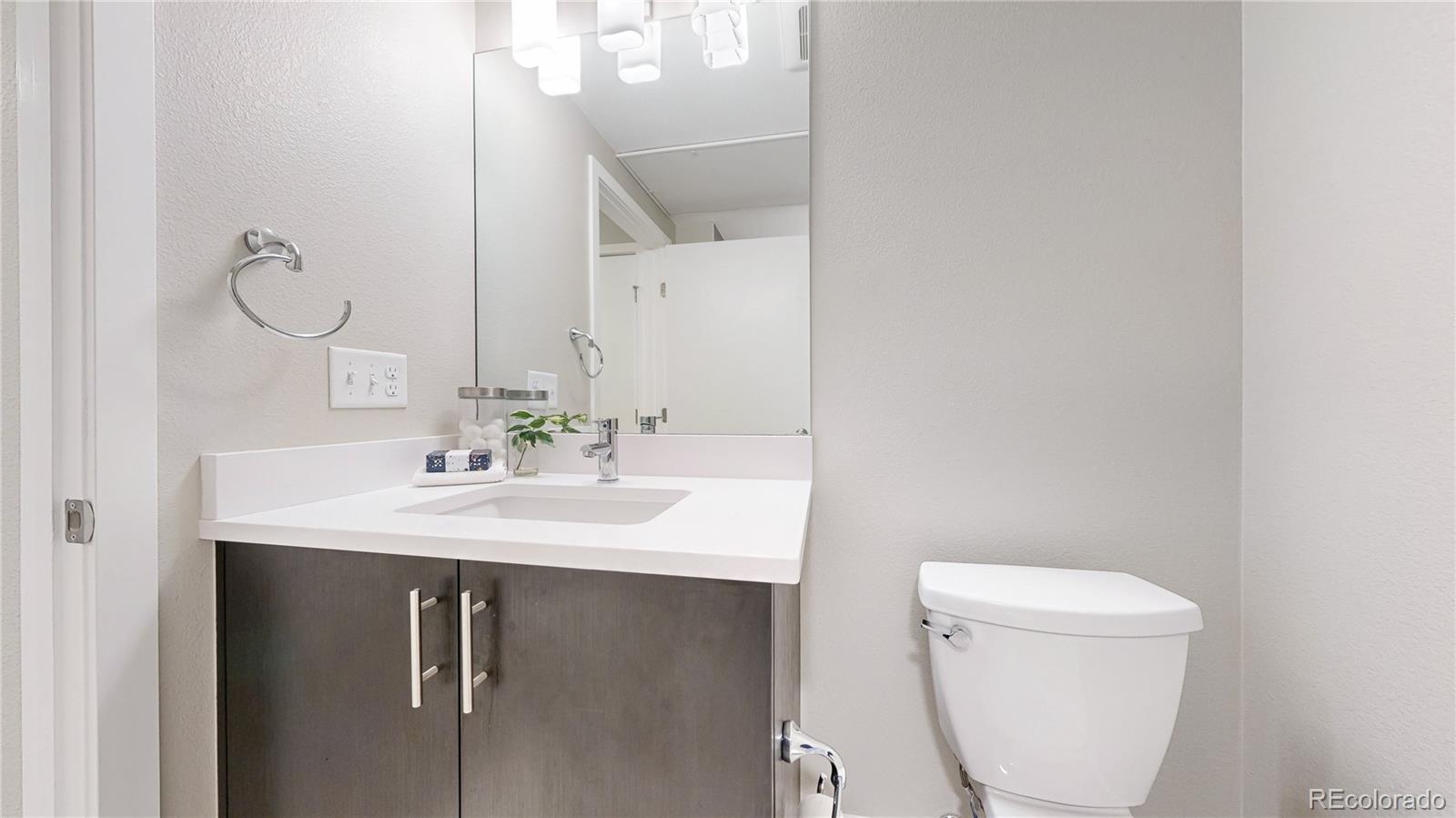 MLS Image #17 for 2374 s university boulevard 307,denver, Colorado