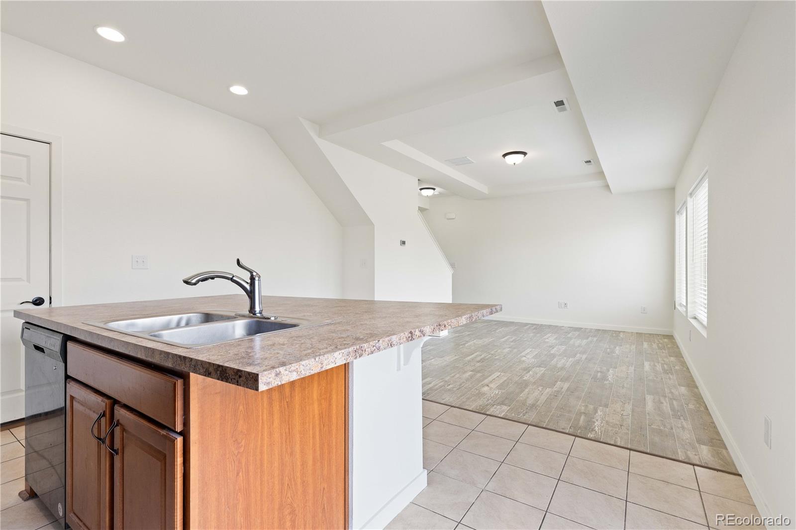 MLS Image #12 for 19060 e 54th place,denver, Colorado