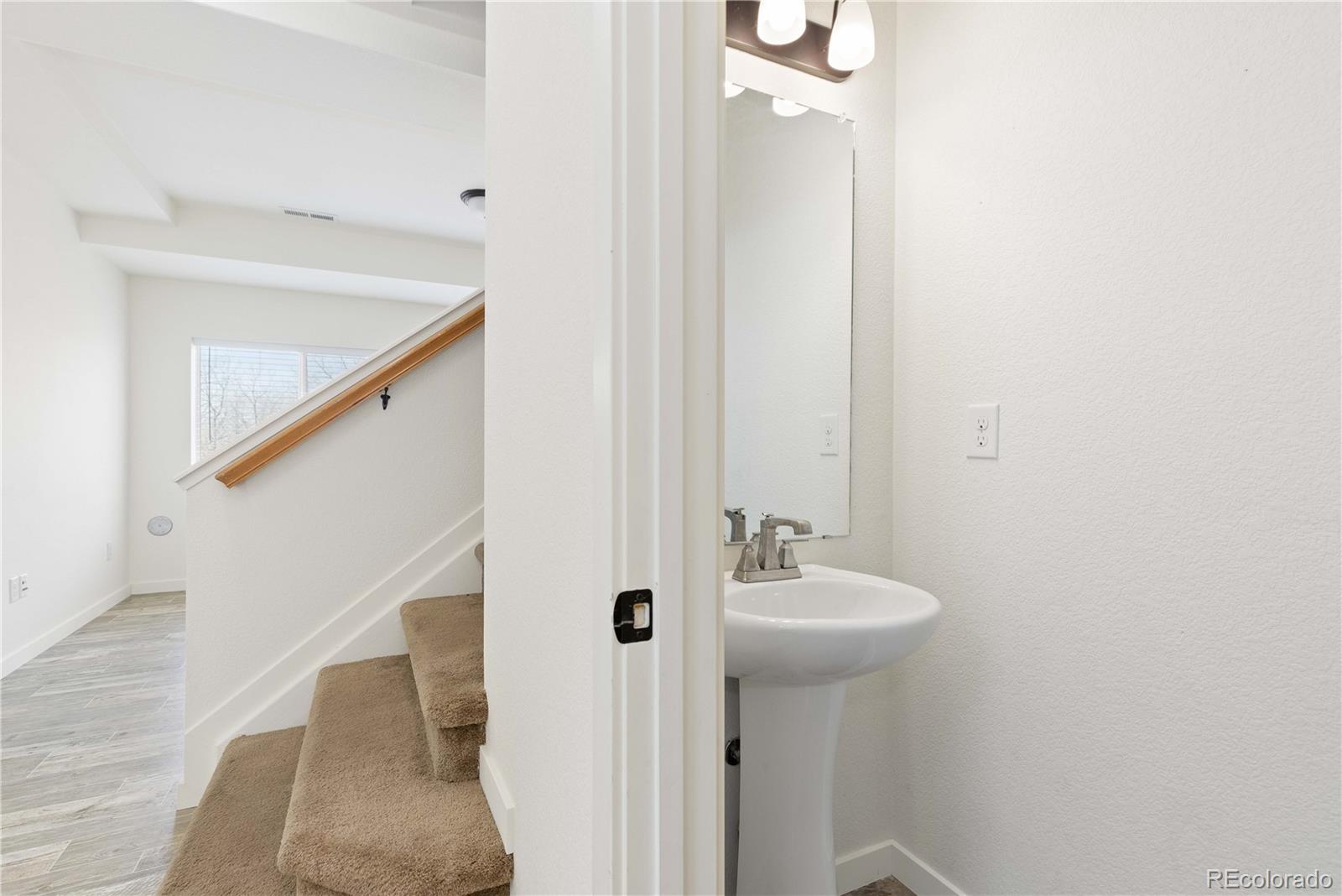 MLS Image #15 for 19060 e 54th place,denver, Colorado