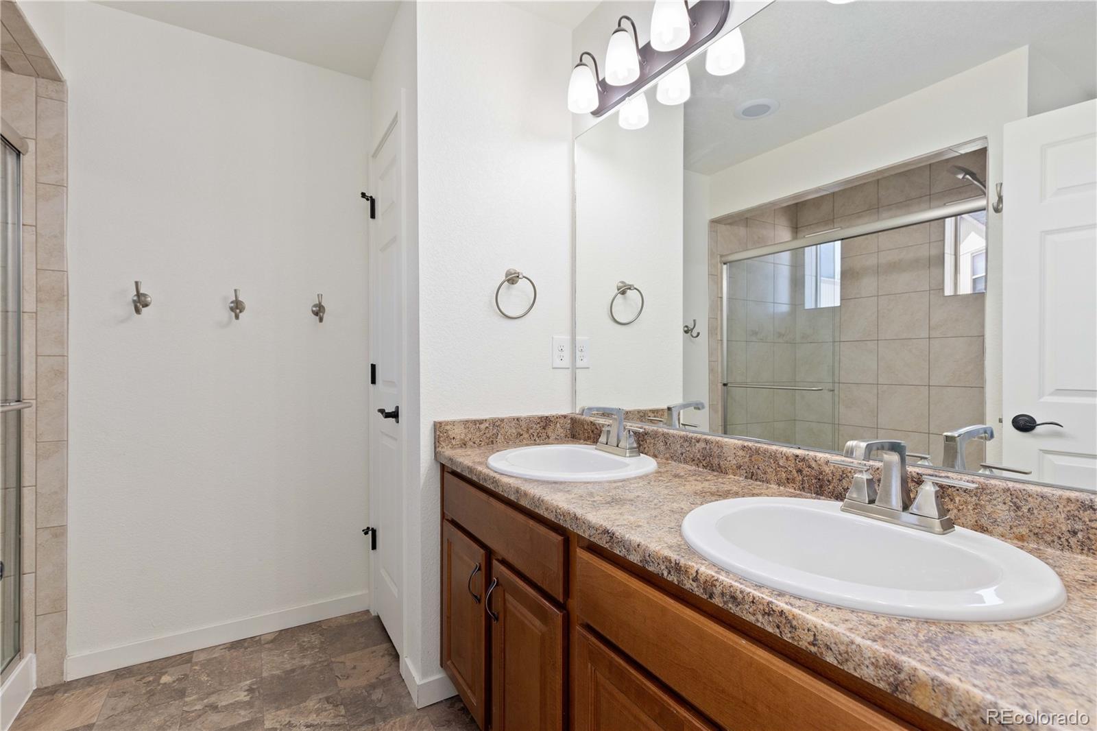 MLS Image #18 for 19060 e 54th place,denver, Colorado