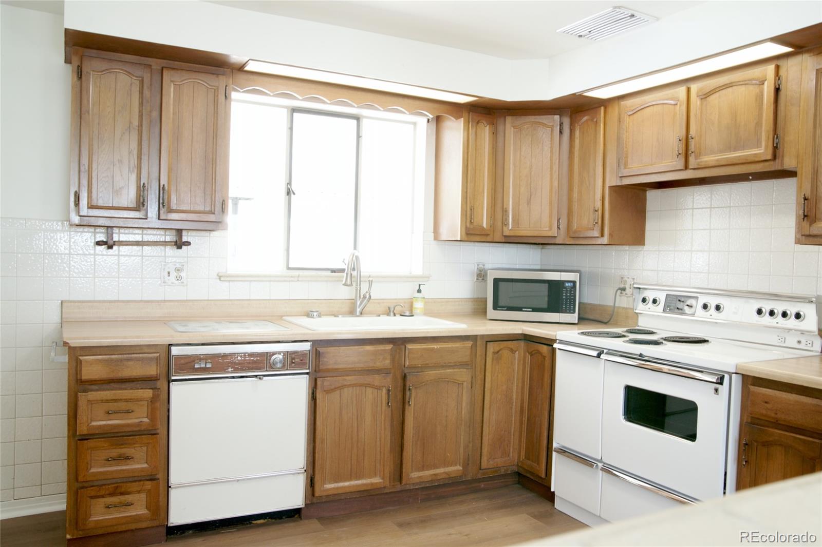 MLS Image #9 for 1373 s wyandot street,denver, Colorado
