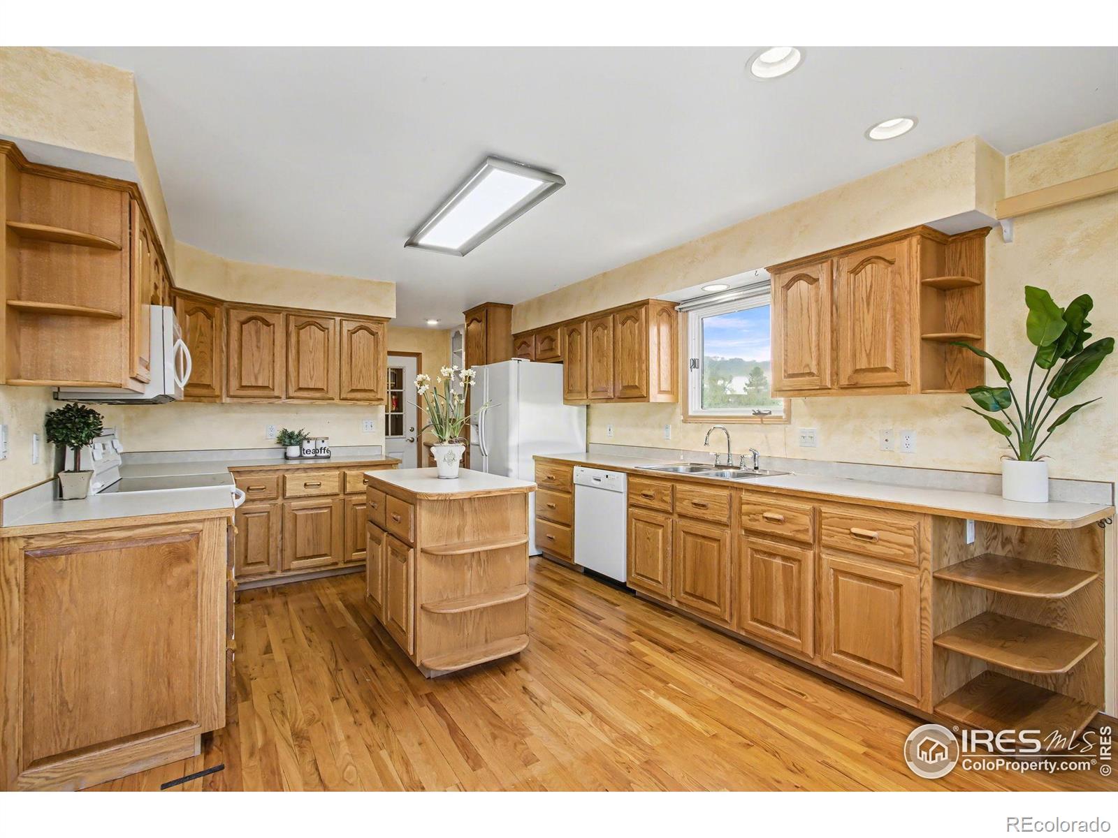 MLS Image #10 for 1390  redwood drive,windsor, Colorado
