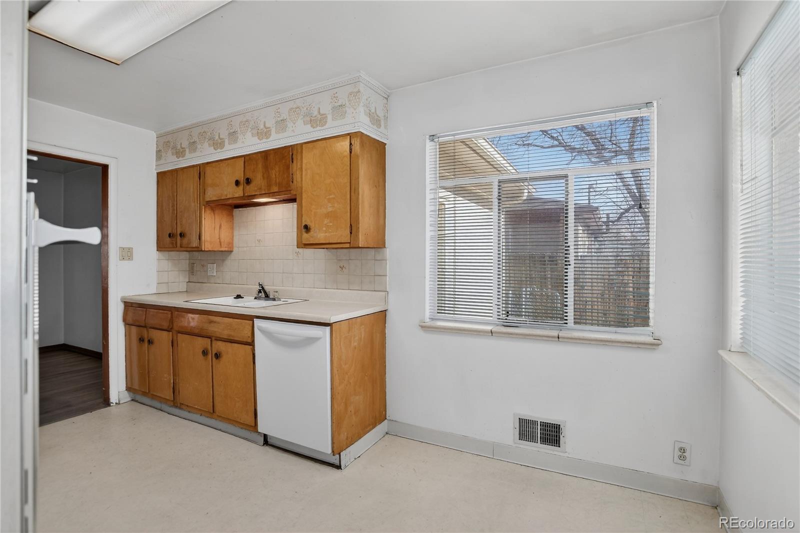 MLS Image #16 for 5442 e colorado avenue,denver, Colorado