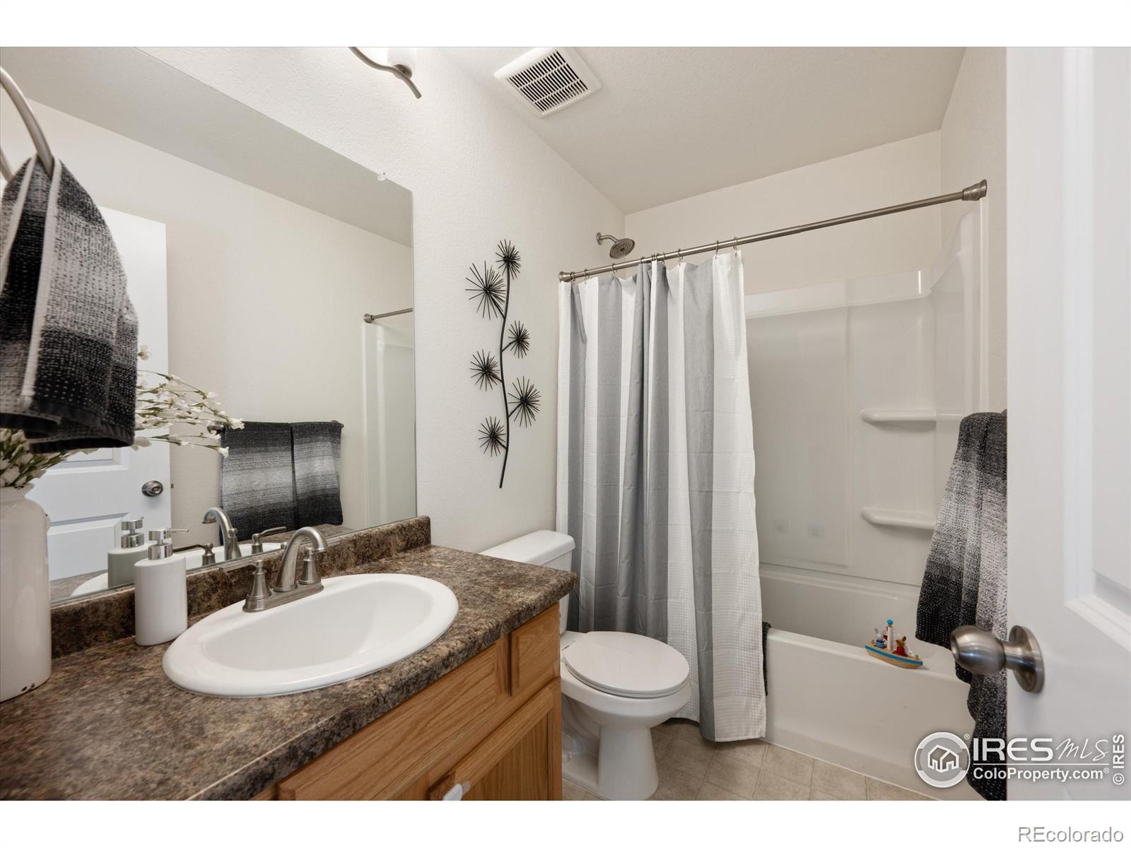 MLS Image #14 for 1995  thundercloud drive,windsor, Colorado