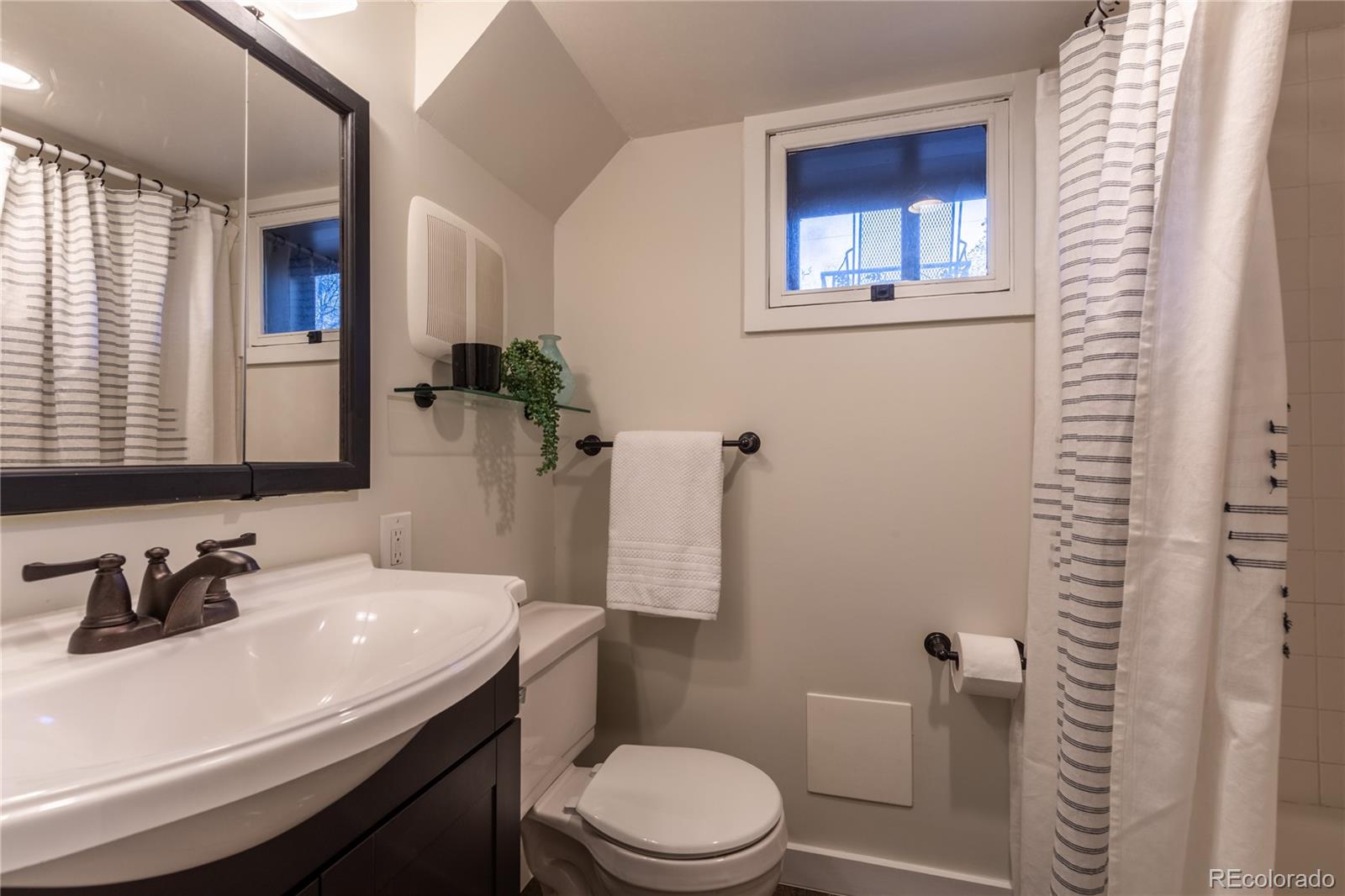 MLS Image #31 for 1586  ivanhoe street,denver, Colorado