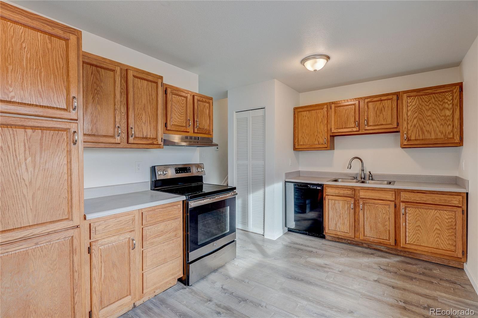 MLS Image #9 for 2260 e 83rd place,denver, Colorado