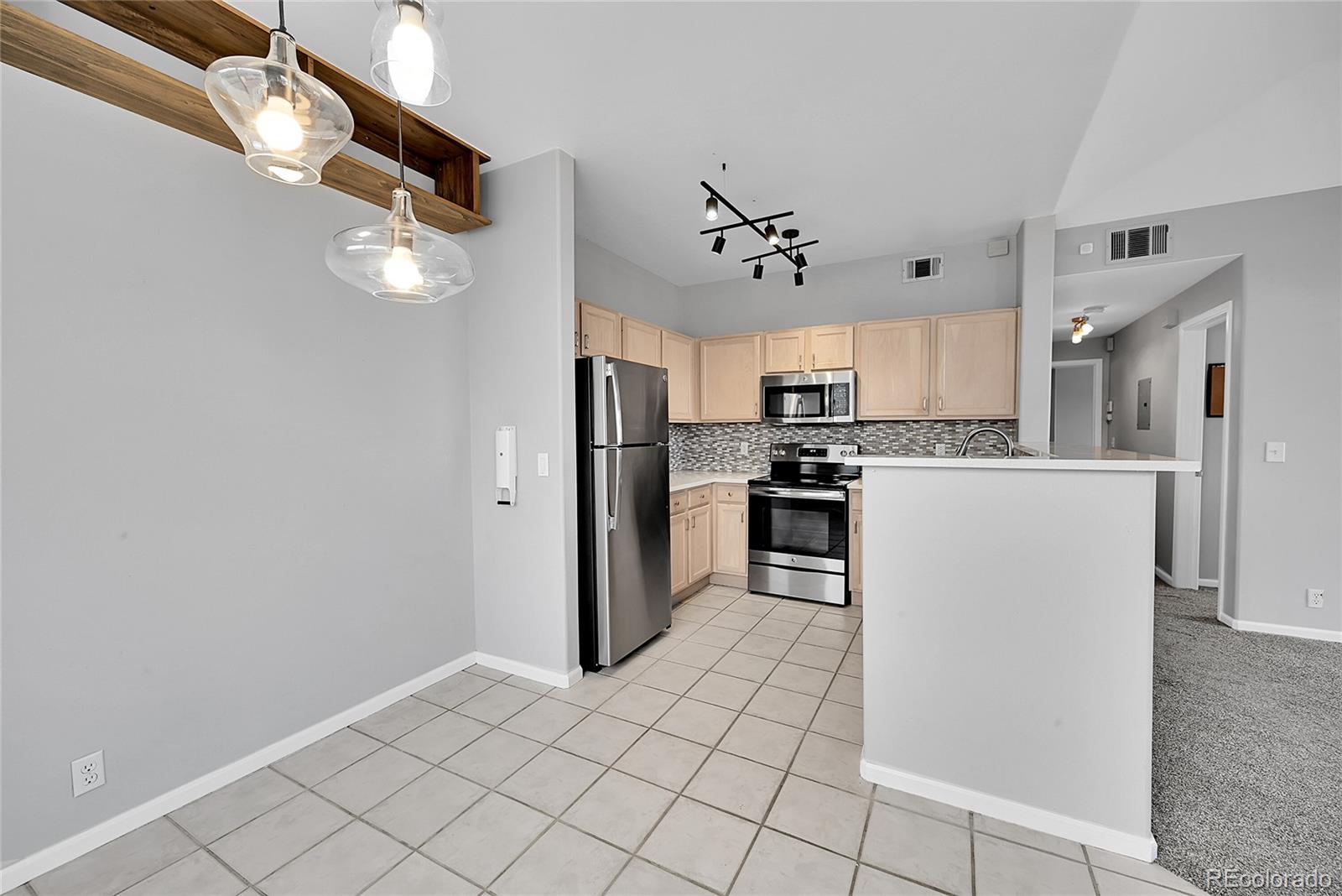 MLS Image #10 for 8500 e jefferson avenue,denver, Colorado