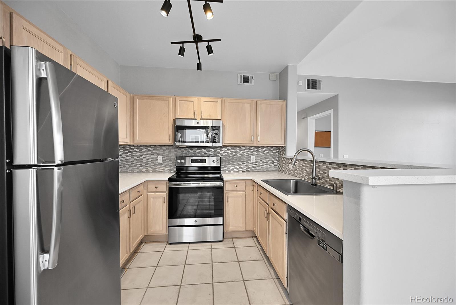 MLS Image #5 for 8500 e jefferson avenue,denver, Colorado