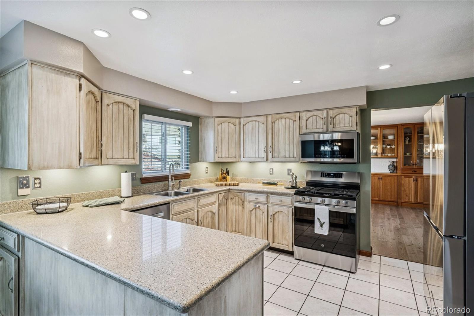 MLS Image #9 for 9461 w baltic court,lakewood, Colorado