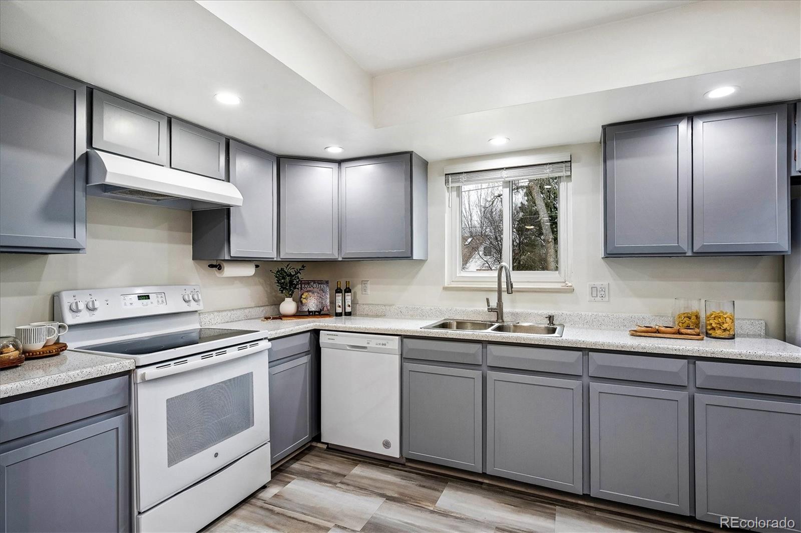 MLS Image #14 for 6423 e floyd avenue,denver, Colorado