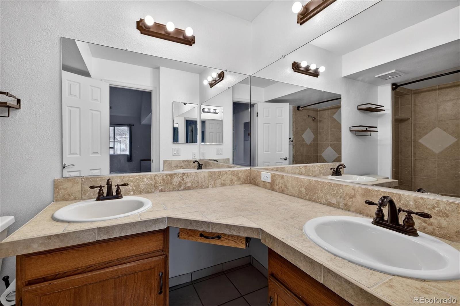 MLS Image #23 for 3600 s pierce street,denver, Colorado