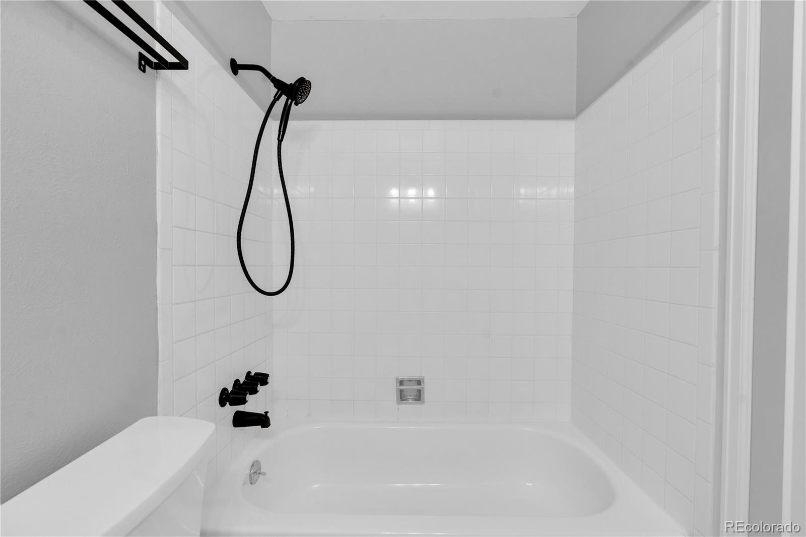 MLS Image #14 for 3348 s elkhart street,aurora, Colorado