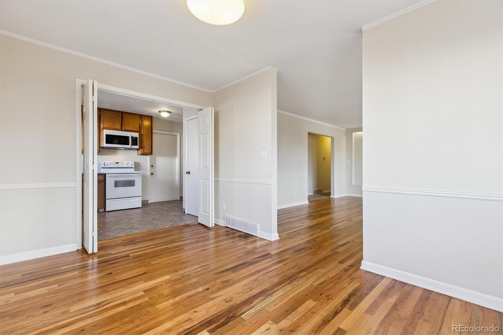 MLS Image #10 for 3031 s university boulevard,denver, Colorado
