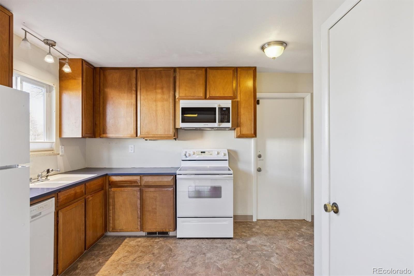 MLS Image #11 for 3031 s university boulevard,denver, Colorado