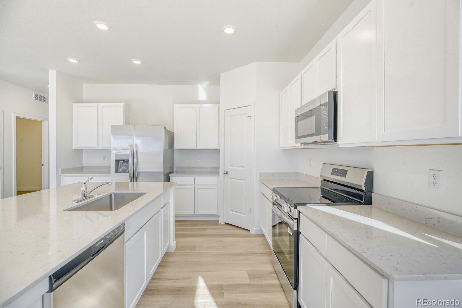 MLS Image #7 for 4246  lucas drive,johnstown, Colorado